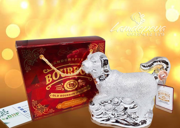 Hình ảnh: rượu hình con chó vàng Bourbon Whisky 15 năm của Pháp